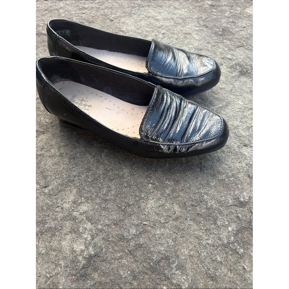 Clarks Women's Black Patent Leather Slip-On Loafers 6 Wide